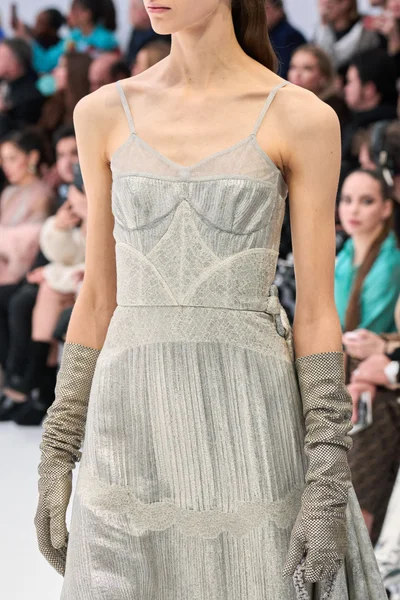 Look 4